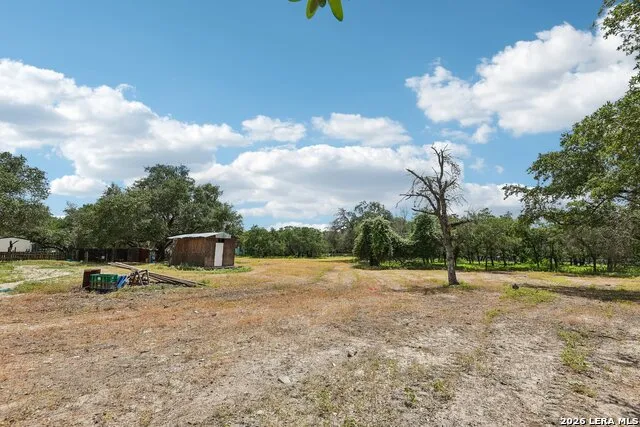 1281 County Road 6723 Natalia, TX 78059