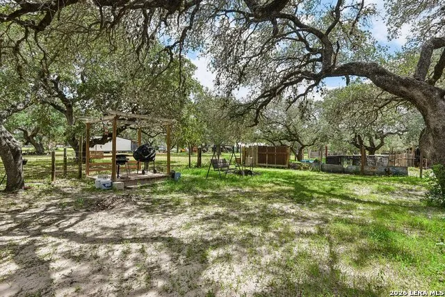 1281 County Road 6723 Natalia, TX 78059