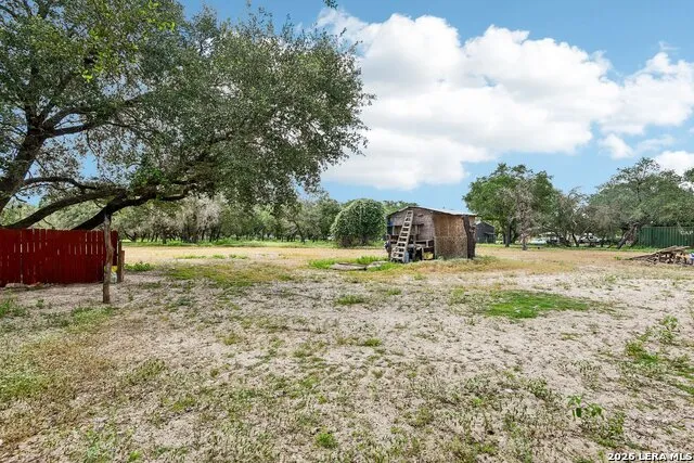 1281 County Road 6723 Natalia, TX 78059