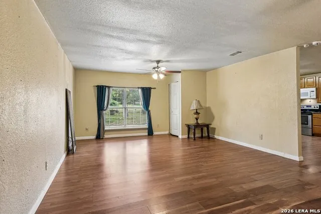 1281 County Road 6723 Natalia, TX 78059