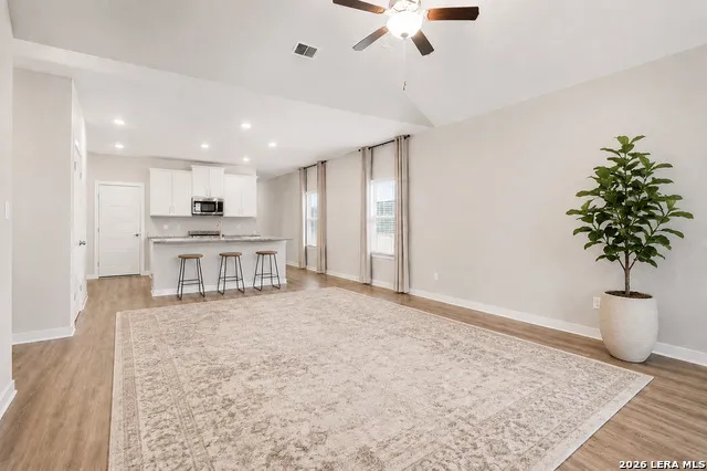 827 Laurel Run San Antonio, TX 78219