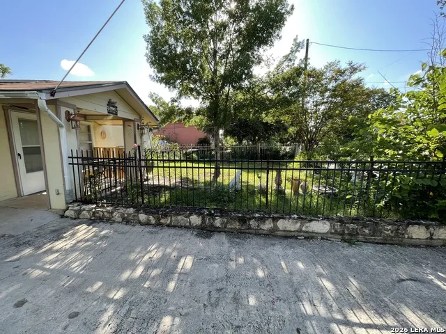 330 BRADLEY ST. San Antonio, TX 78211