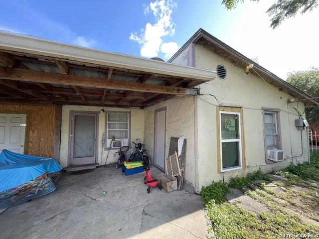 330 BRADLEY ST. San Antonio, TX 78211