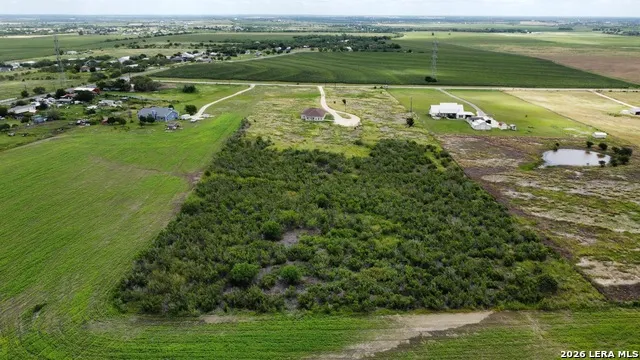 2512 SCHWAB RD Seguin, TX 78155