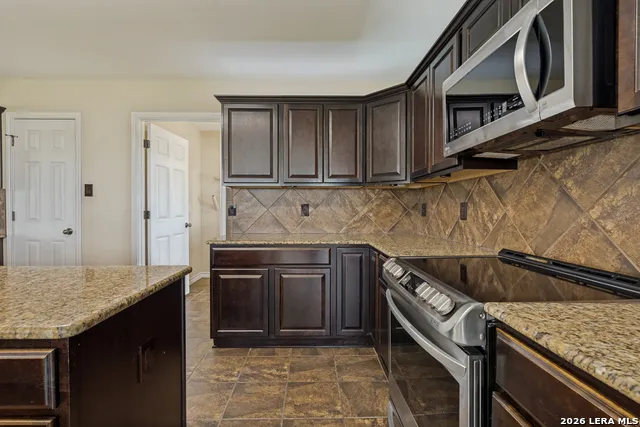 2512 SCHWAB RD Seguin, TX 78155