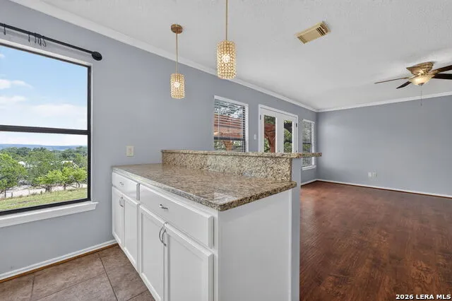 988 SUMMIT RD Lakehills, TX 78063