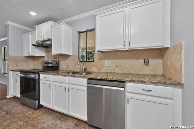 988 SUMMIT RD Lakehills, TX 78063