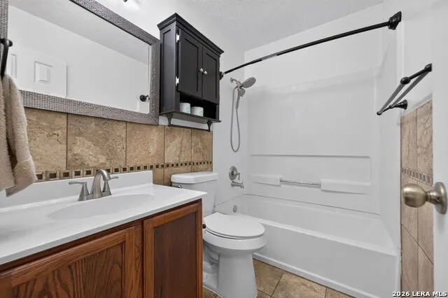 988 SUMMIT RD Lakehills, TX 78063