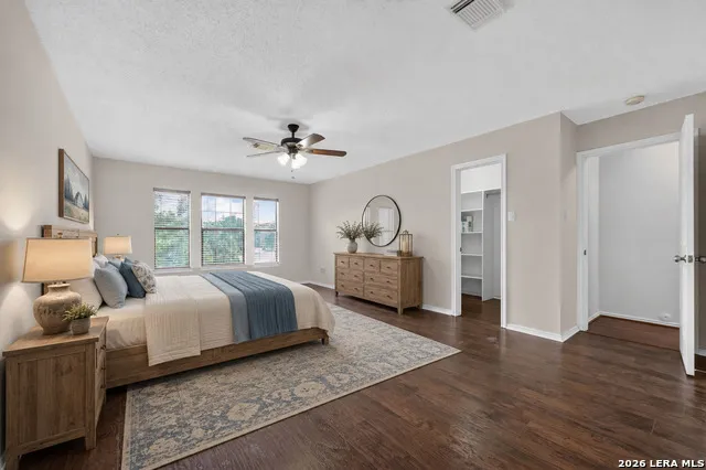 988 SUMMIT RD Lakehills, TX 78063