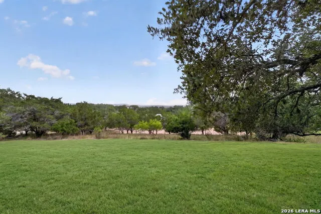988 SUMMIT RD Lakehills, TX 78063