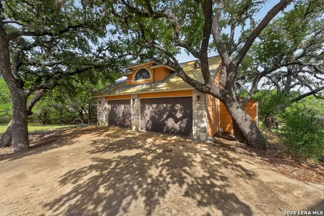 988 SUMMIT RD Lakehills, TX 78063