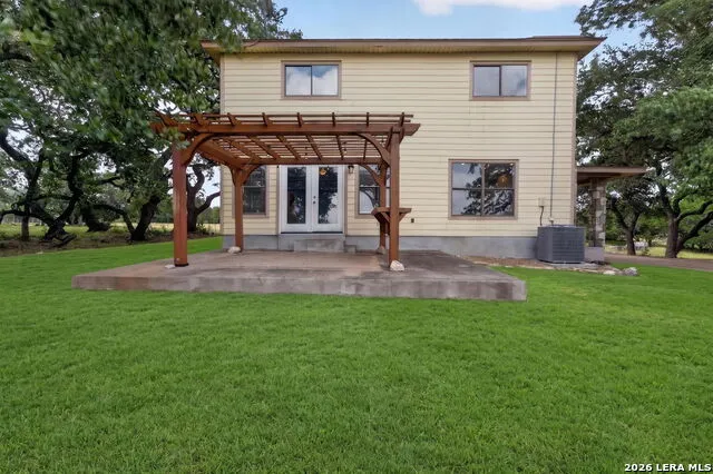 988 SUMMIT RD Lakehills, TX 78063
