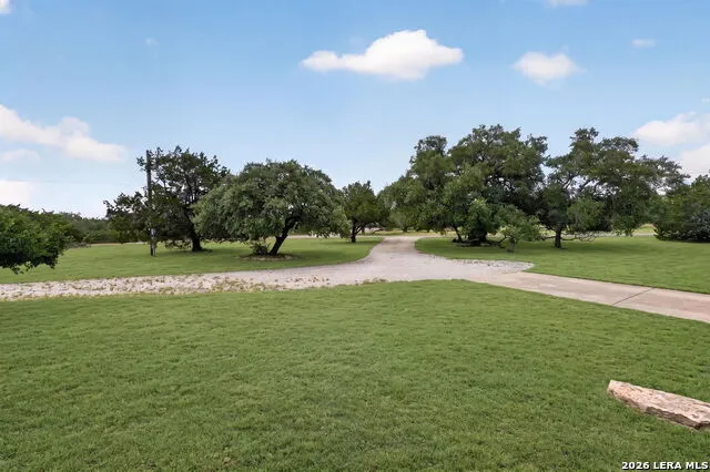 988 SUMMIT RD Lakehills, TX 78063