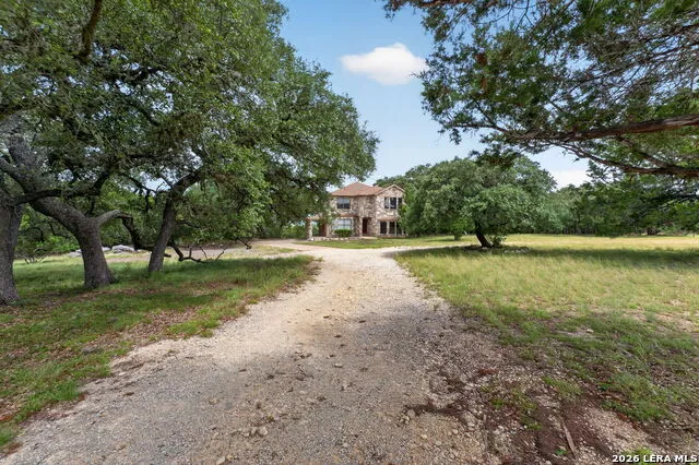 988 SUMMIT RD Lakehills, TX 78063