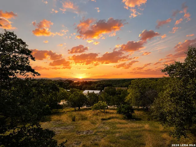 988 SUMMIT RD Lakehills, TX 78063