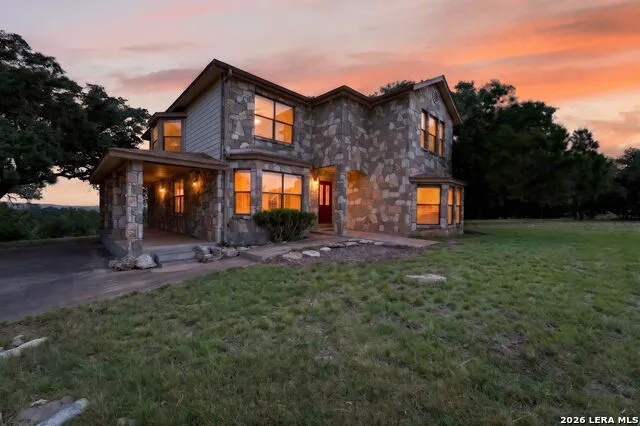 988 SUMMIT RD Lakehills, TX 78063