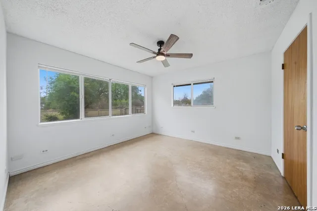 144 OAK PARK RD Adkins, TX 78101