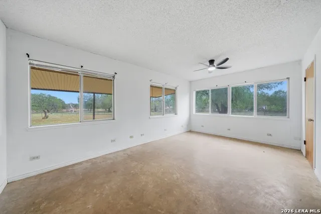 144 OAK PARK RD Adkins, TX 78101