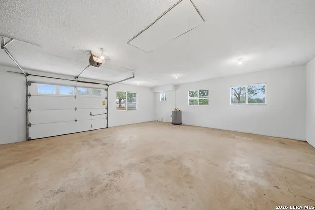 144 OAK PARK RD Adkins, TX 78101