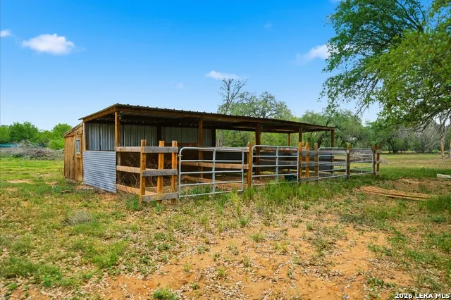 144 OAK PARK RD Adkins, TX 78101