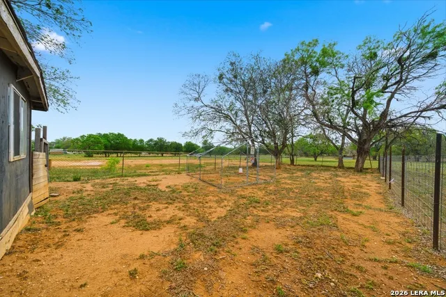 144 OAK PARK RD Adkins, TX 78101