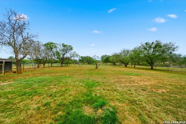 144 OAK PARK RD Adkins, TX 78101