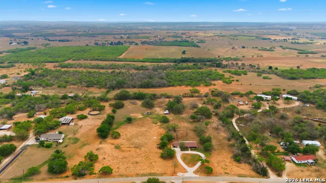 144 OAK PARK RD Adkins, TX 78101