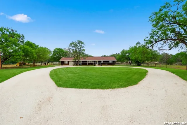 144 OAK PARK RD Adkins, TX 78101