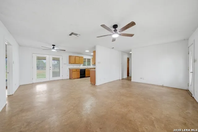 144 OAK PARK RD Adkins, TX 78101