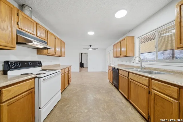 144 OAK PARK RD Adkins, TX 78101