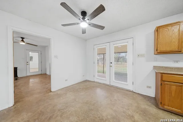 144 OAK PARK RD Adkins, TX 78101