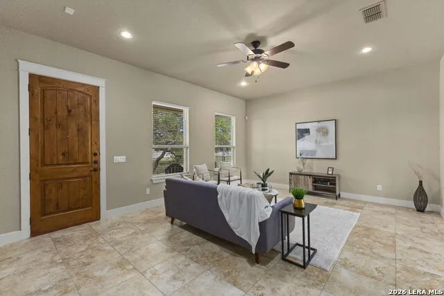 111 Swallow Ct Canyon Lake, TX 78133