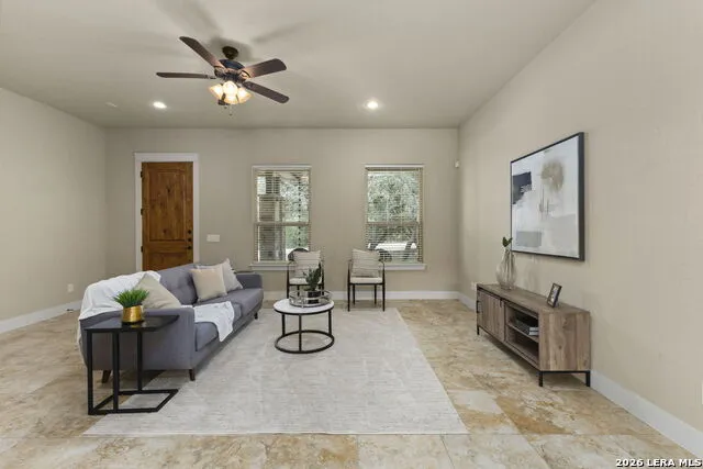 111 Swallow Ct Canyon Lake, TX 78133