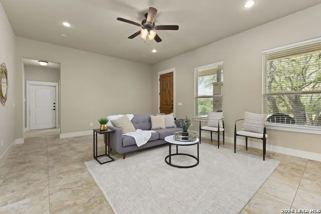 111 Swallow Ct Canyon Lake, TX 78133