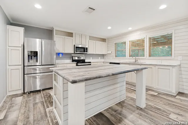 337 DEWEY LN Seguin, TX 78155