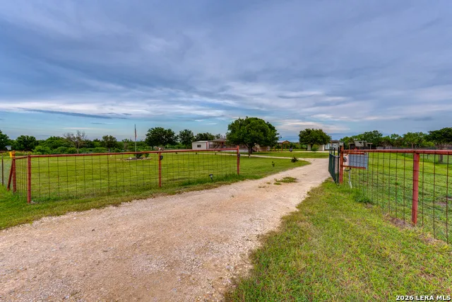 337 DEWEY LN Seguin, TX 78155
