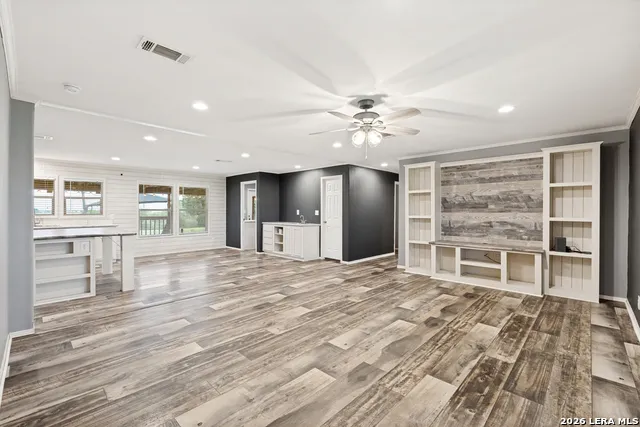337 DEWEY LN Seguin, TX 78155