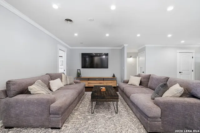 146 CANYON CREEK DR Hollywood Park, TX 78232