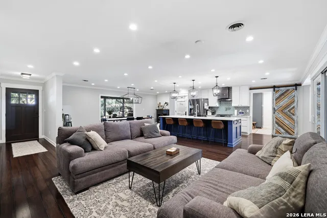 146 CANYON CREEK DR Hollywood Park, TX 78232
