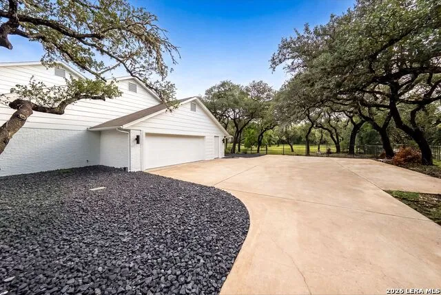 412 Cliffside Dr Shavano Park, TX 78231