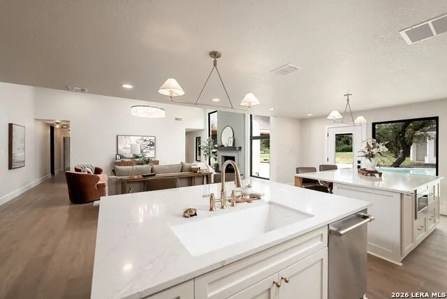 412 Cliffside Dr Shavano Park, TX 78231