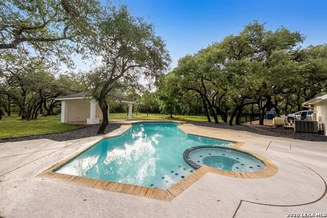 412 Cliffside Dr Shavano Park, TX 78231