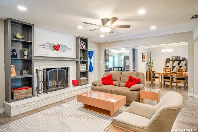 622 Sunhaven Dr Windcrest, TX 78239