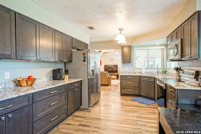 622 Sunhaven Dr Windcrest, TX 78239