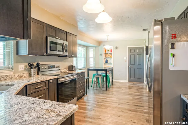 622 Sunhaven Dr Windcrest, TX 78239