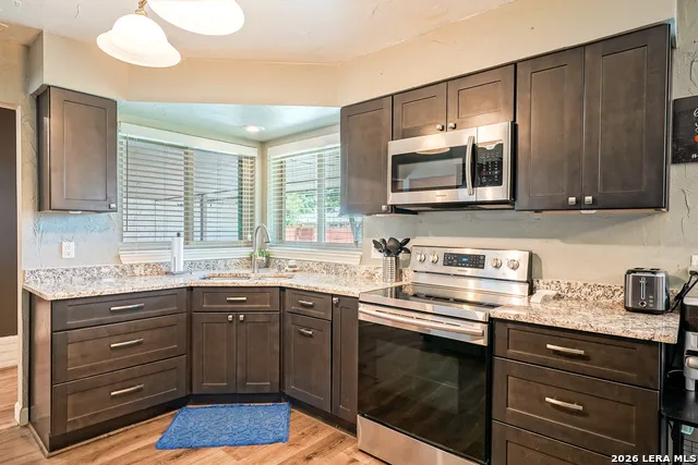 622 Sunhaven Dr Windcrest, TX 78239