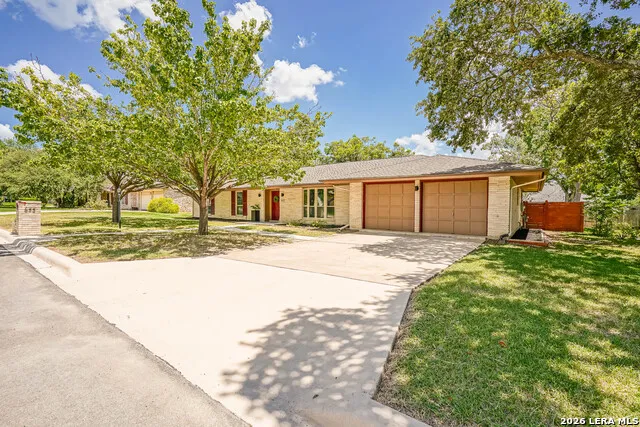 622 Sunhaven Dr Windcrest, TX 78239