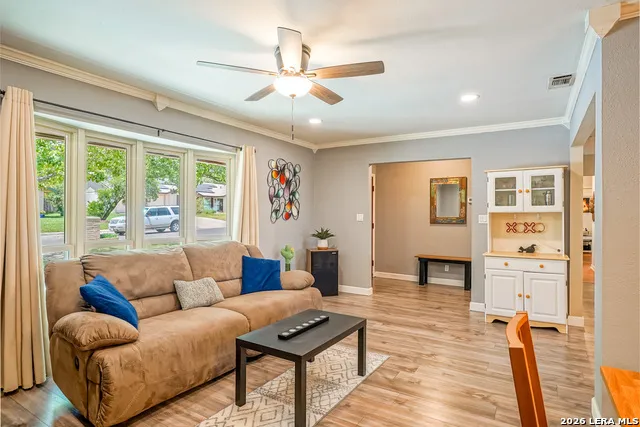 622 Sunhaven Dr Windcrest, TX 78239