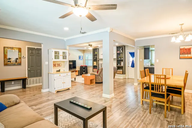 622 Sunhaven Dr Windcrest, TX 78239