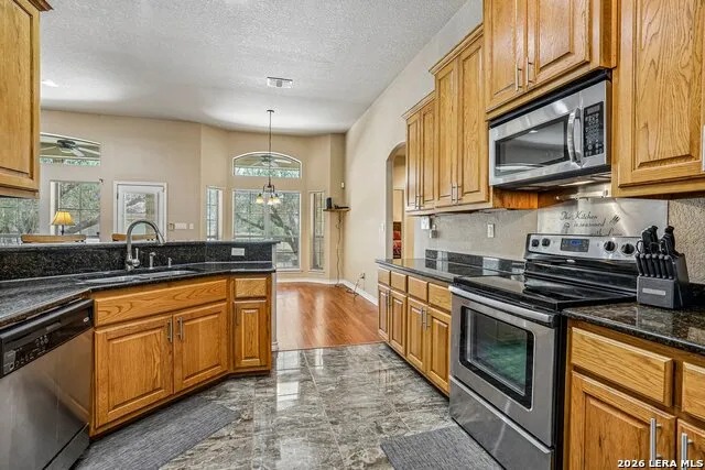108 Medora Branch Floresville, TX 78114